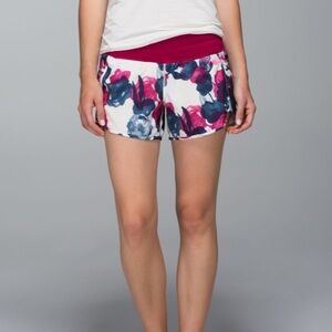Lululemon Tracker Short II *4-way Stretch
Inky Floral Ghost Inkwell Bumble Berry
